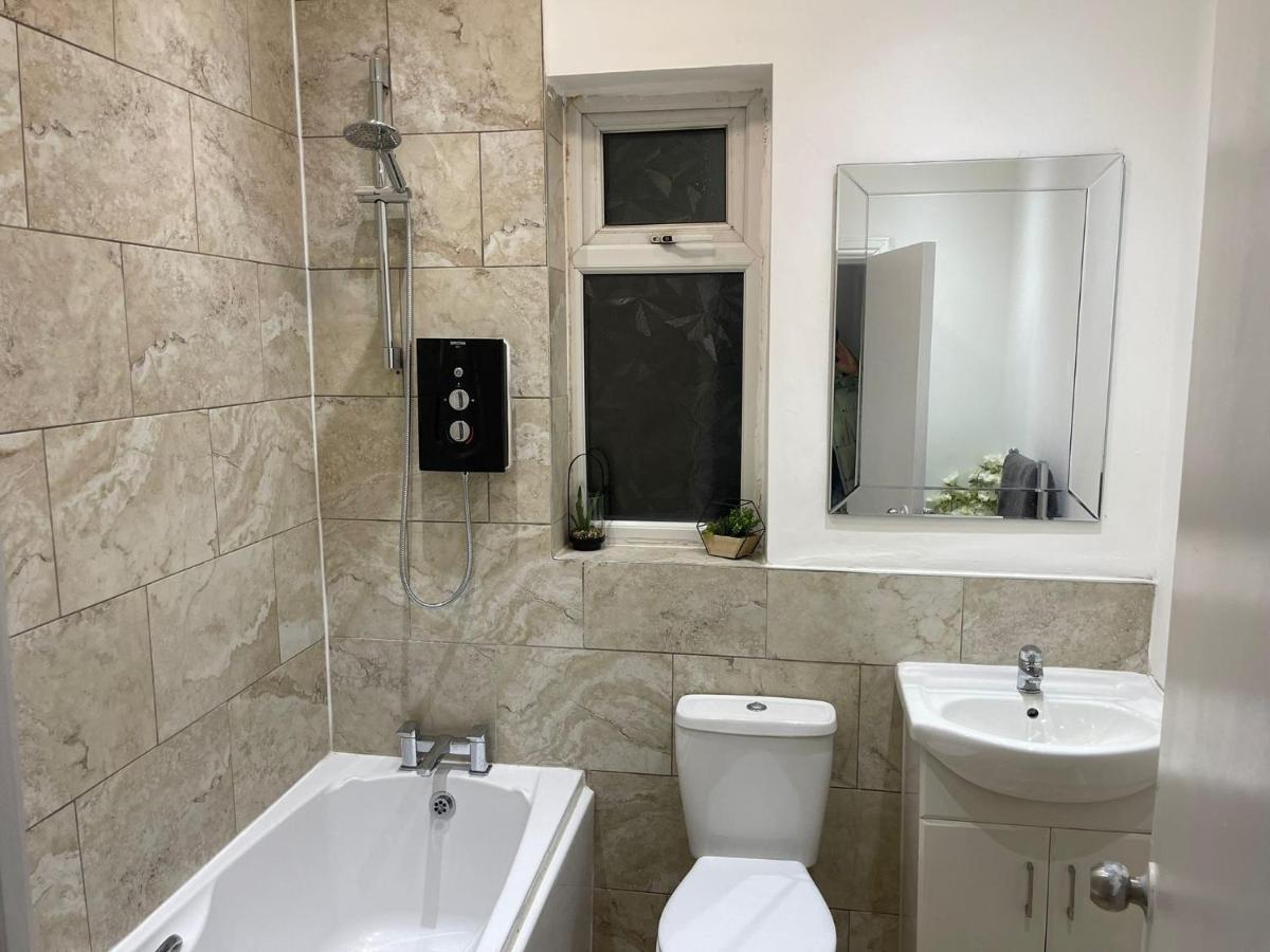 Short Stopzzz & Indoor Hot Tub Manchester Luaran gambar